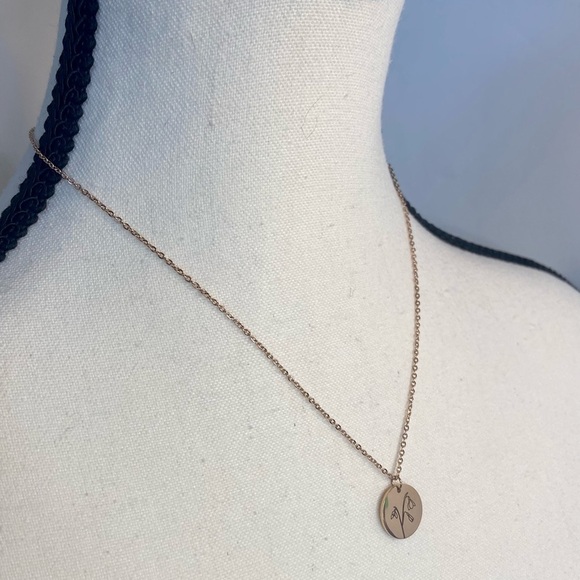 Dainty‎ Rose Gold stainless steel engraved Flower on delicate Chain necklace - Picture 2 of 12